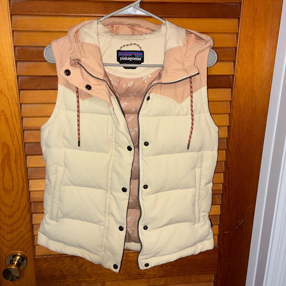 Patagonia Women's Bivy Hooded Down Vest, oyster white + pink - size small